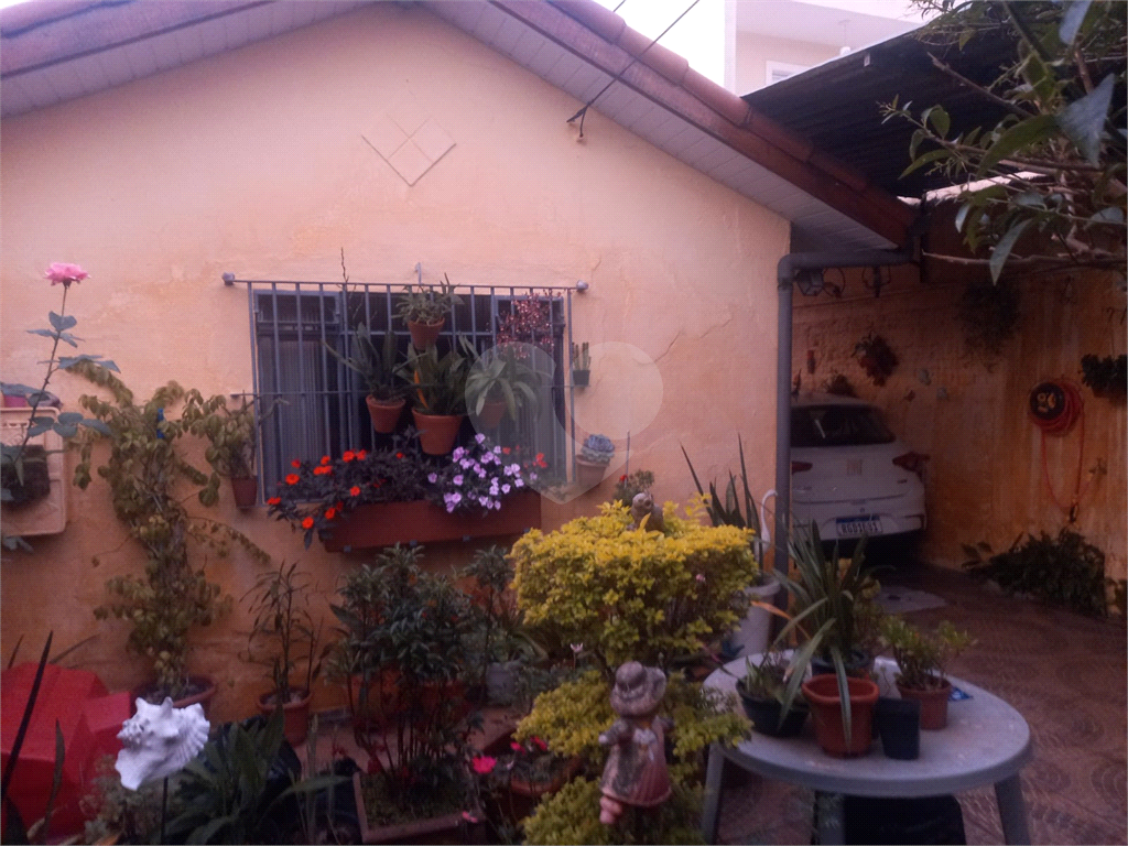 DUAS CASAS NO MESMO TERRENO EM EXCELENTE LOCALIZAÇÃO, TERRENO MEDE 284 M² COM 9,45 DE FRENTE.