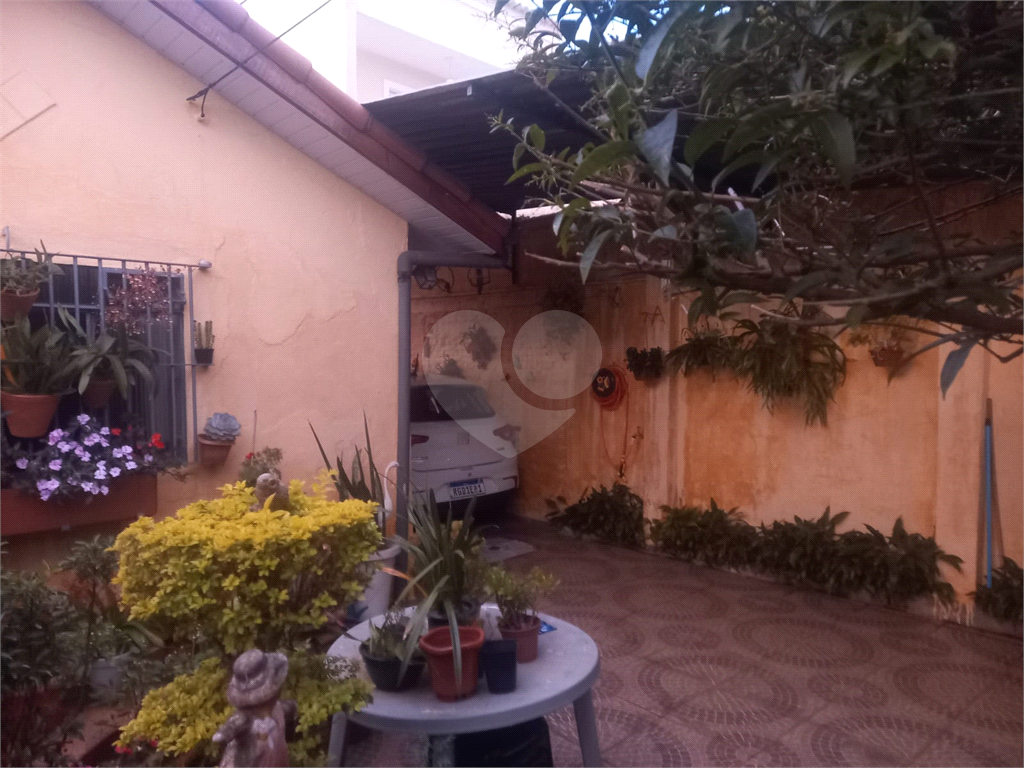 DUAS CASAS NO MESMO TERRENO EM EXCELENTE LOCALIZAÇÃO, TERRENO MEDE 284 M² COM 9,45 DE FRENTE.