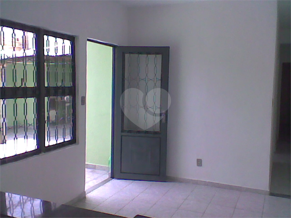 DUAS CASAS NO MESMO TERRENO EM EXCELENTE LOCALIZAÇÃO, TERRENO MEDE 284 M² COM 9,45 DE FRENTE.