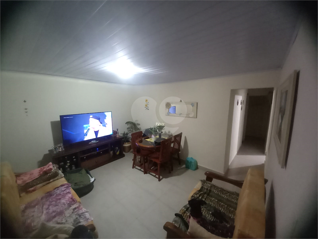 DUAS CASAS NO MESMO TERRENO EM EXCELENTE LOCALIZAÇÃO, TERRENO MEDE 284 M² COM 9,45 DE FRENTE.