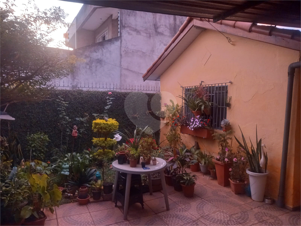 DUAS CASAS NO MESMO TERRENO EM EXCELENTE LOCALIZAÇÃO, TERRENO MEDE 284 M² COM 9,45 DE FRENTE.