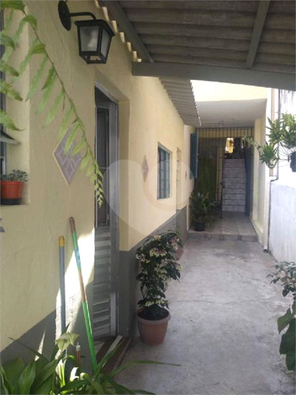 Sobrado 03 dorms c/02 suítes + Casa térrea c/01 dorm e 02 vagas -Jardim Brasil/Medeiros