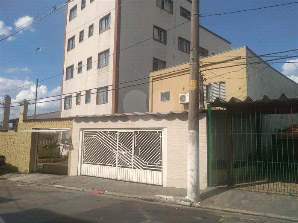 Sobrado 03 dorms c/02 suítes + Casa térrea c/01 dorm e 02 vagas -Jardim Brasil/Medeiros