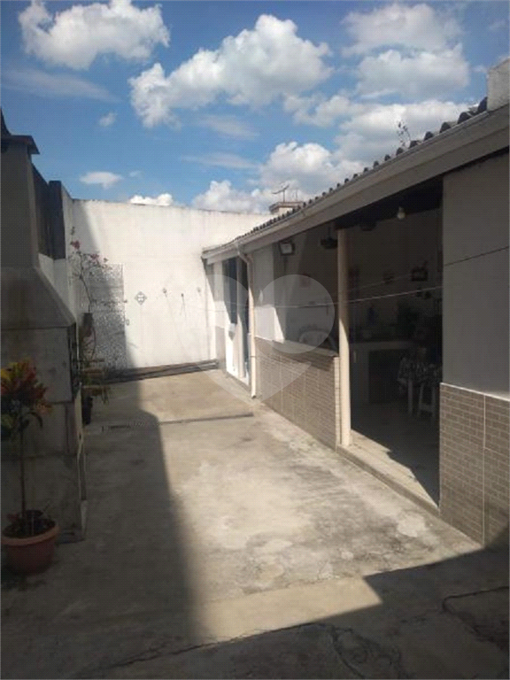Sobrado 03 dorms c/02 suítes + Casa térrea c/01 dorm e 02 vagas -Jardim Brasil/Medeiros