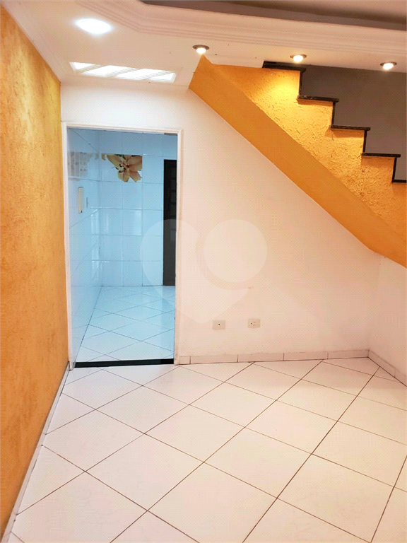 Sobrado à venda e locação com 100m² e 2 dormitórios, localizado no bairr Jardim Santa Mena, Guarulho