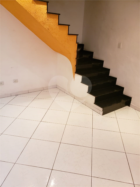 Sobrado à venda e locação com 100m² e 2 dormitórios, localizado no bairr Jardim Santa Mena, Guarulho
