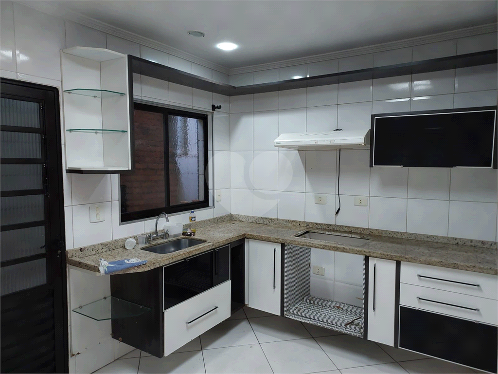Sobrado à venda e locação com 100m² e 2 dormitórios, localizado no bairr Jardim Santa Mena, Guarulho