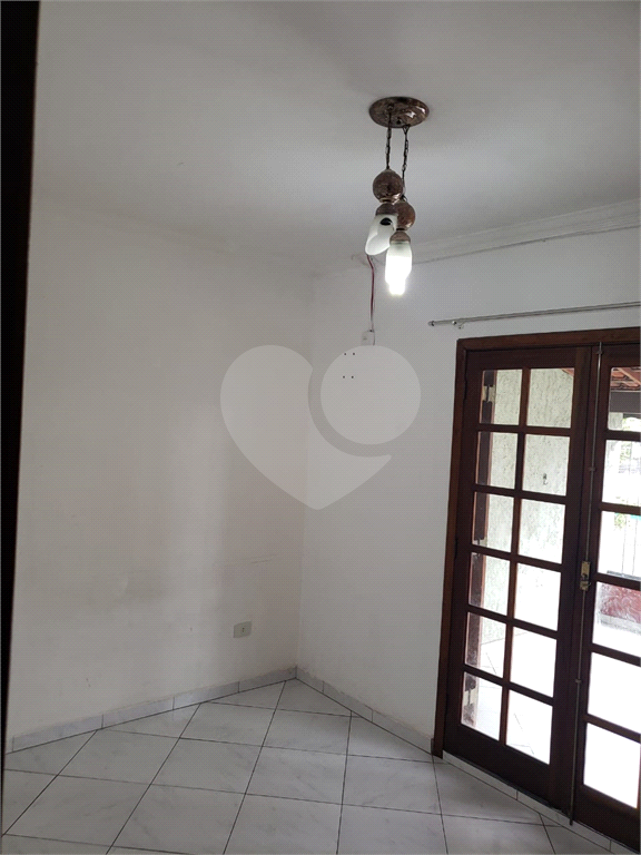 Sobrado à venda e locação com 100m² e 2 dormitórios, localizado no bairr Jardim Santa Mena, Guarulho