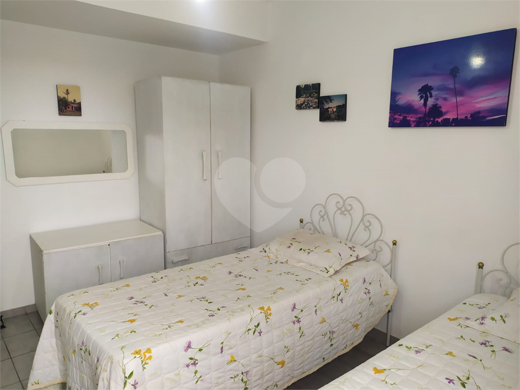 Apartamento na Praia da Enseada para locação totalmente mobiliado com 02 dorm 02 vagas 