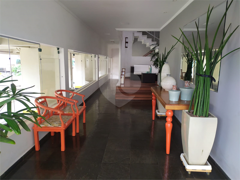 Apartamento na Praia da Enseada para locação totalmente mobiliado com 02 dorm 02 vagas 