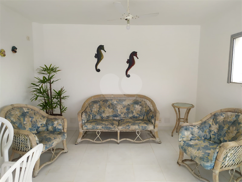 Apartamento na Praia da Enseada para locação totalmente mobiliado com 02 dorm 02 vagas 