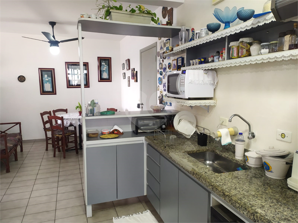 Apartamento na Praia da Enseada para locação totalmente mobiliado com 02 dorm 02 vagas 