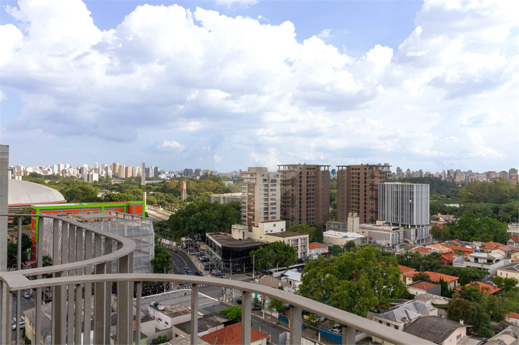 Apartamento para locação com vista aberta para o Parque do Ibirapuera.