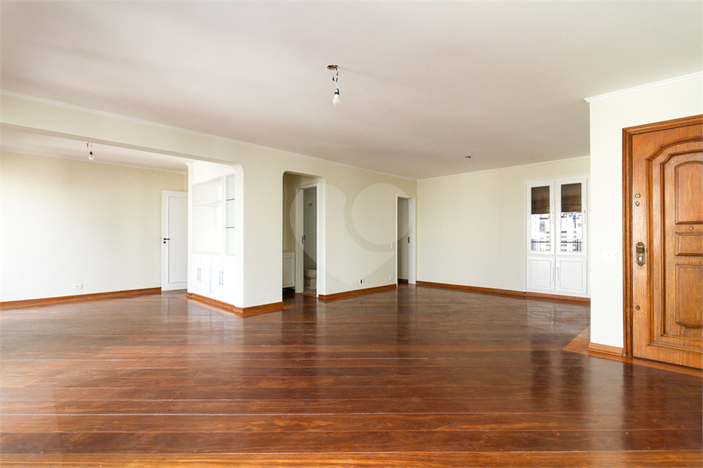 Apartamento para locação com vista aberta para o Parque do Ibirapuera.
