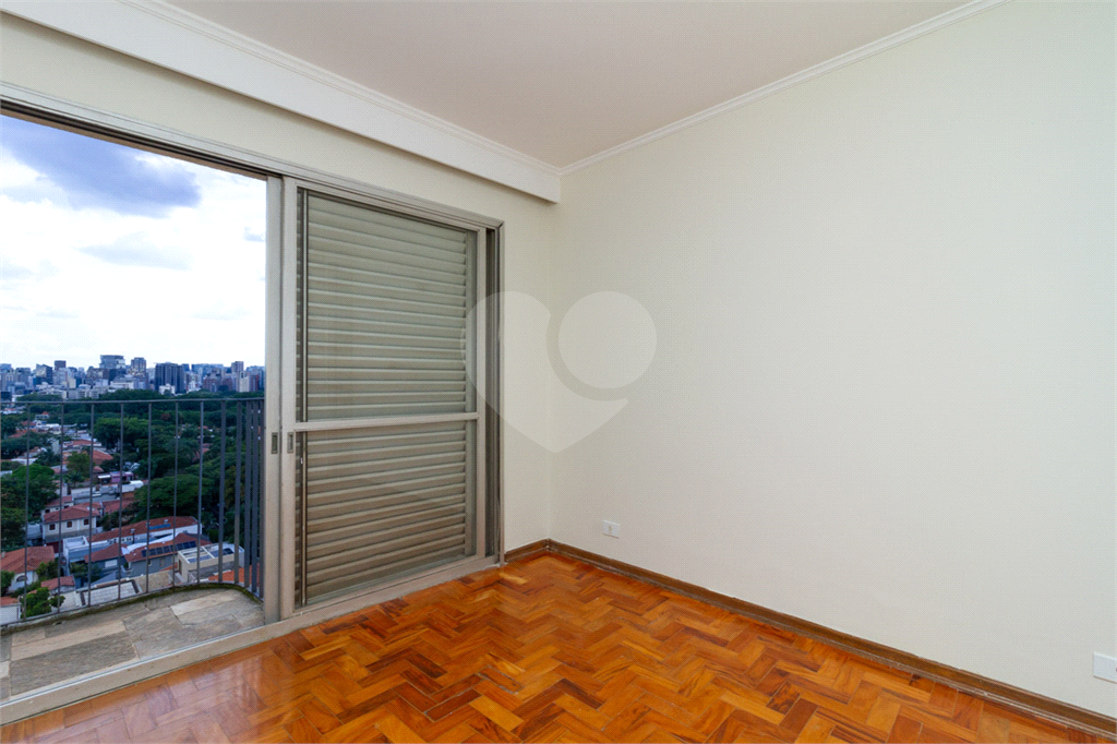 Apartamento para locação com vista aberta para o Parque do Ibirapuera.