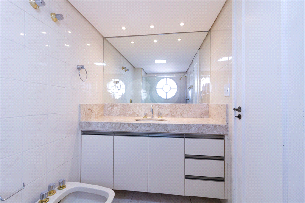 Apartamento para locação com vista aberta para o Parque do Ibirapuera.