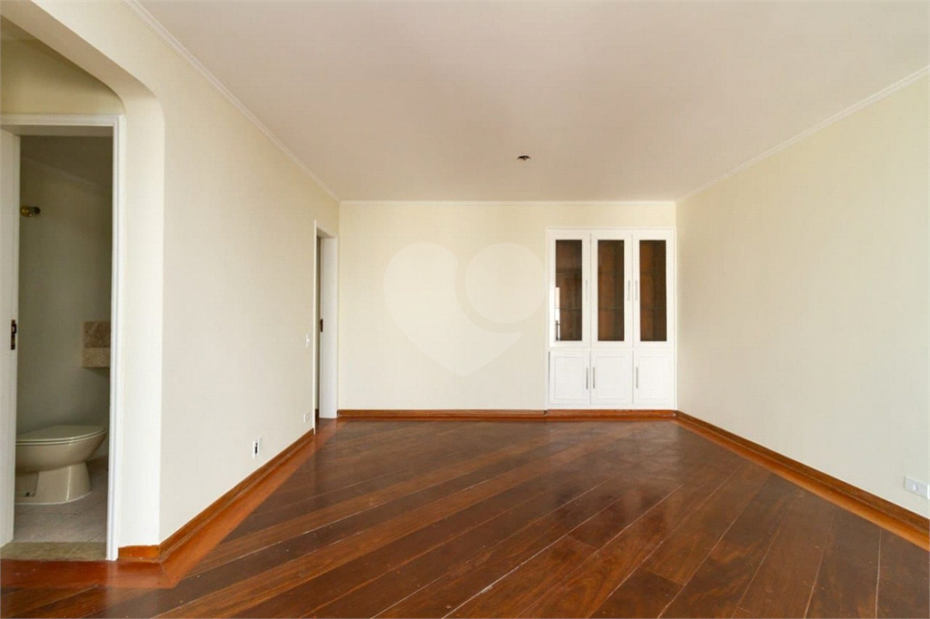 Apartamento para locação com vista aberta para o Parque do Ibirapuera.