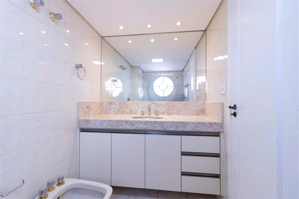 Apartamento para locação com vista aberta para o Parque do Ibirapuera.