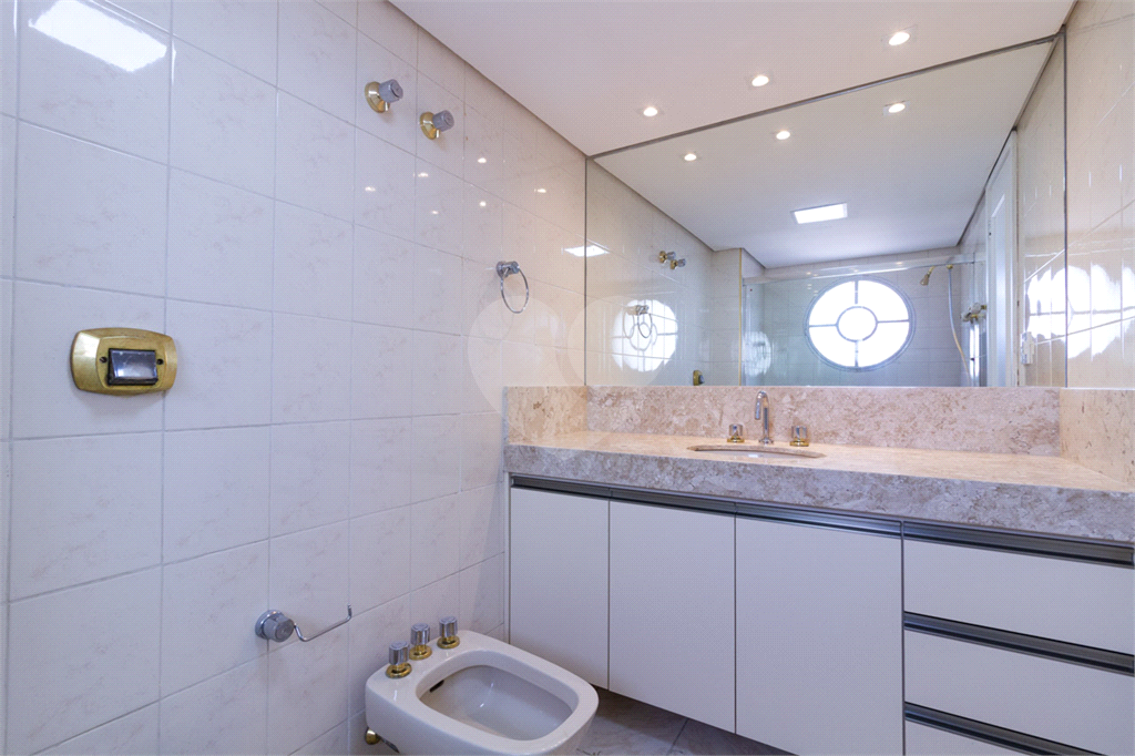 Apartamento para locação com vista aberta para o Parque do Ibirapuera.