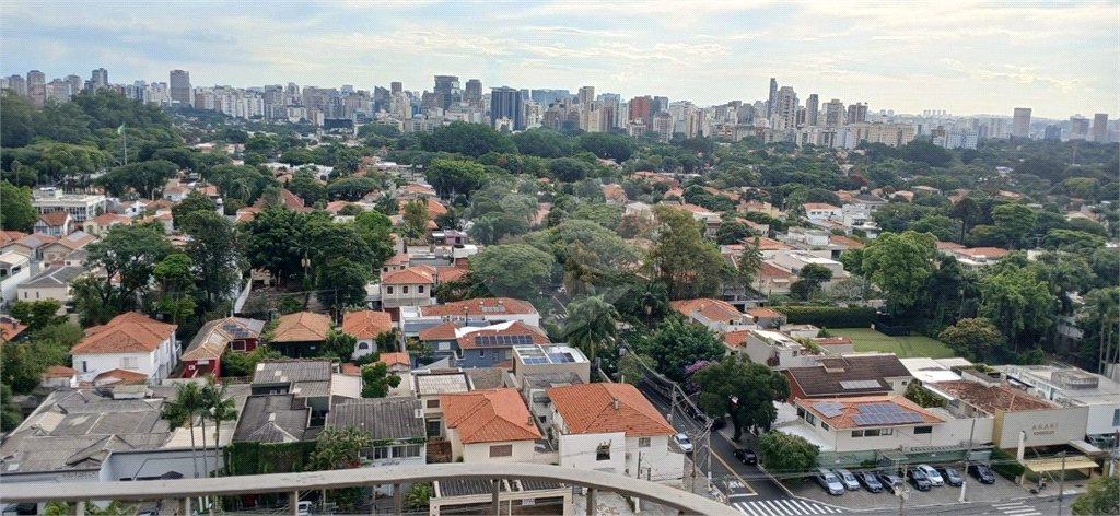 Apartamento para locação com vista aberta para o Parque do Ibirapuera.