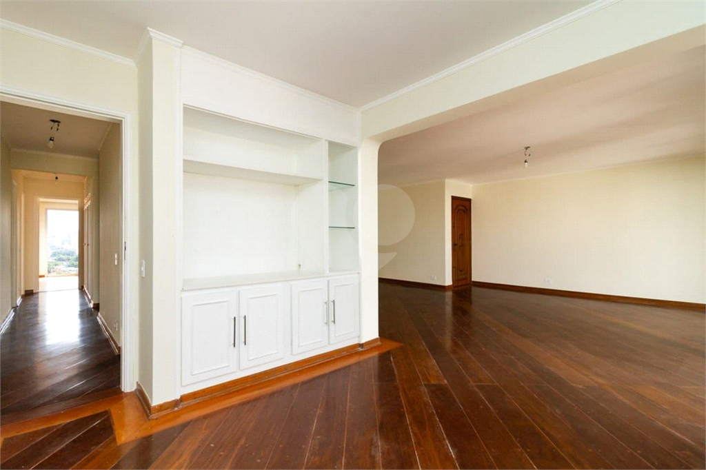 Apartamento para locação com vista aberta para o Parque do Ibirapuera.