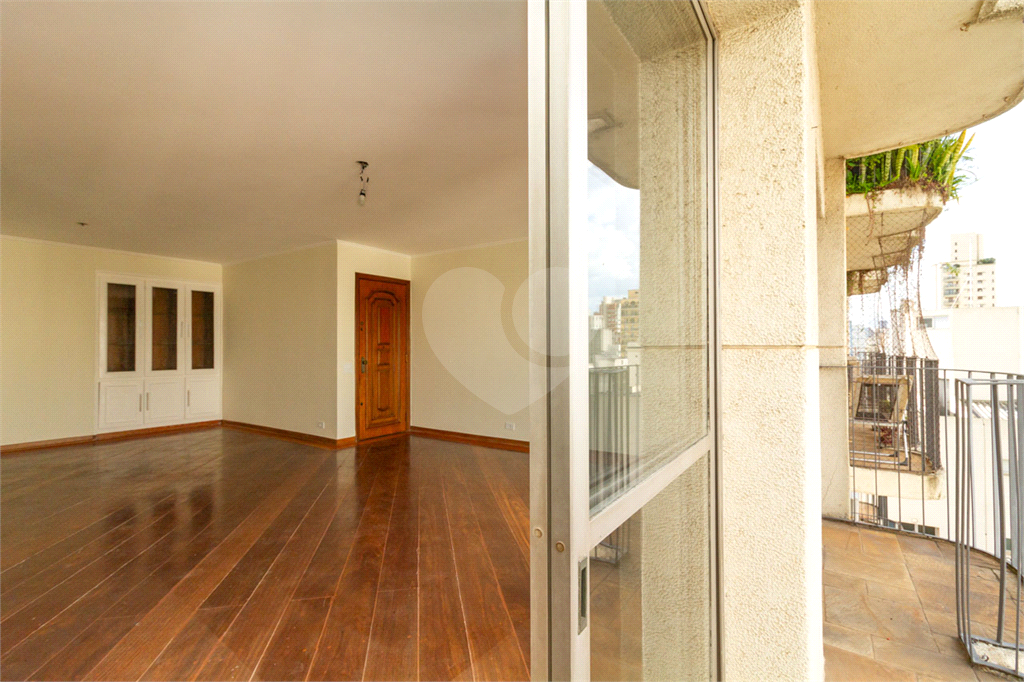 Apartamento para locação com vista aberta para o Parque do Ibirapuera.