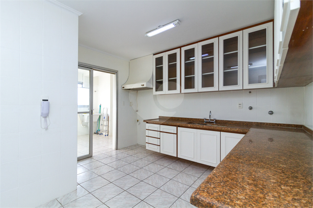 Apartamento para locação com vista aberta para o Parque do Ibirapuera.