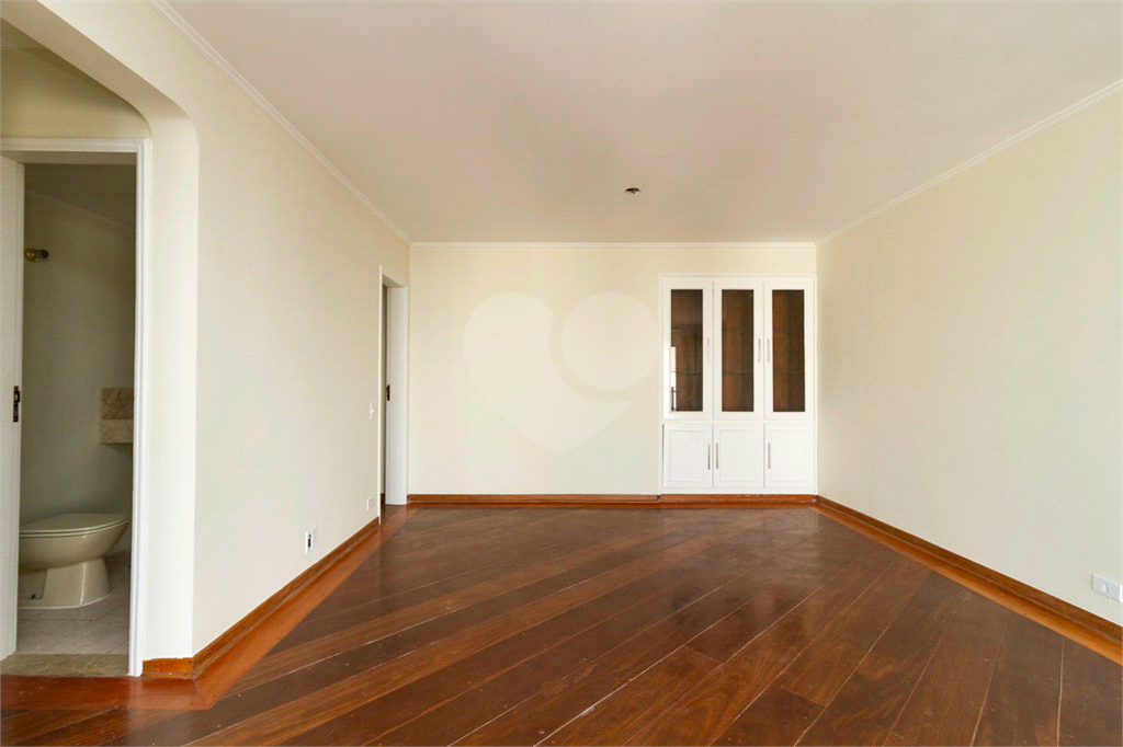 Apartamento para locação com vista aberta para o Parque do Ibirapuera.