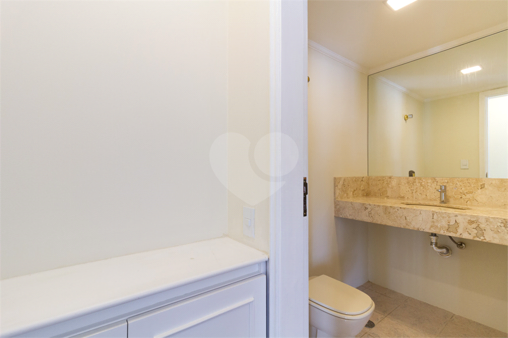 Apartamento para locação com vista aberta para o Parque do Ibirapuera.