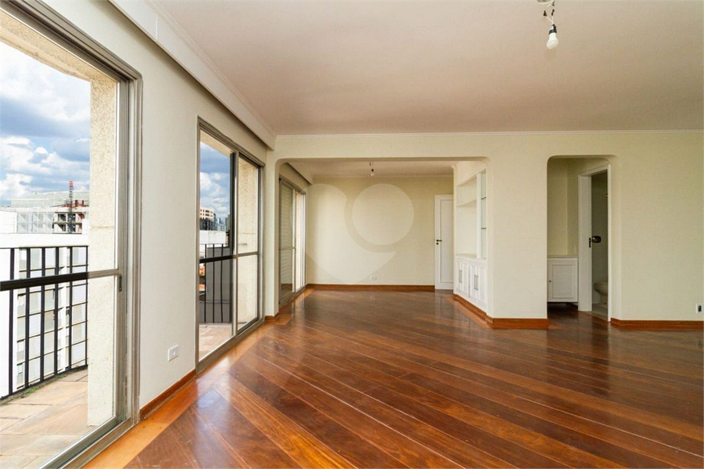 Apartamento para locação com vista aberta para o Parque do Ibirapuera.