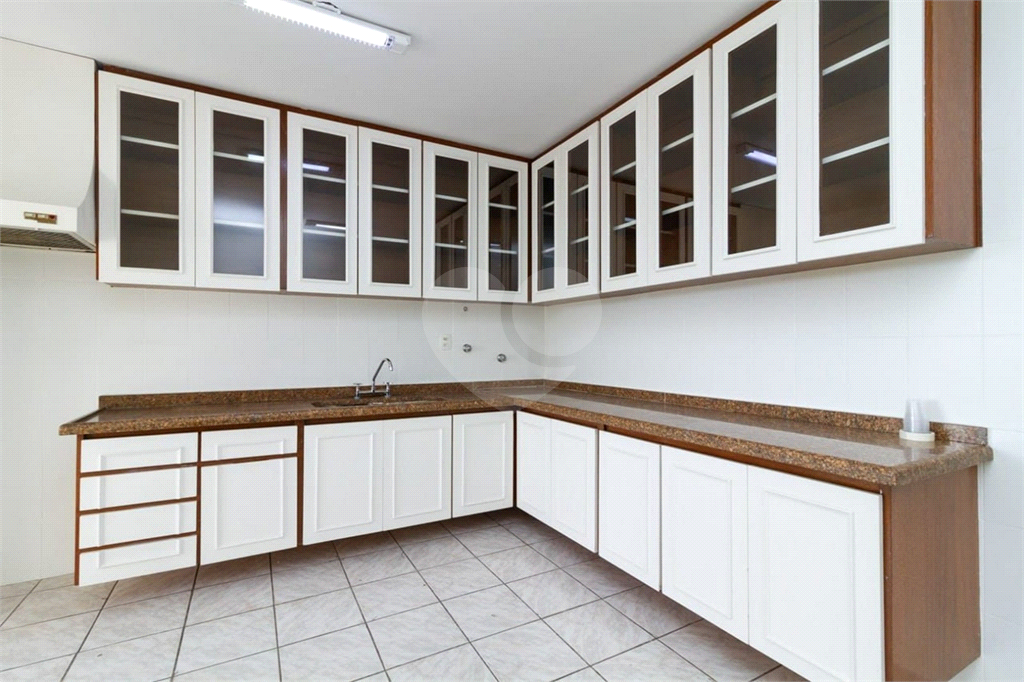 Apartamento para locação com vista aberta para o Parque do Ibirapuera.
