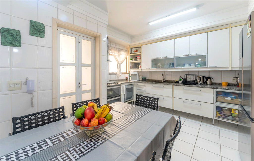 APARTAMENTO COM 3 SUÍTES E 3 VAGAS