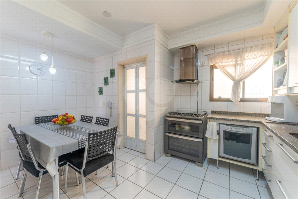 APARTAMENTO COM 3 SUÍTES E 3 VAGAS