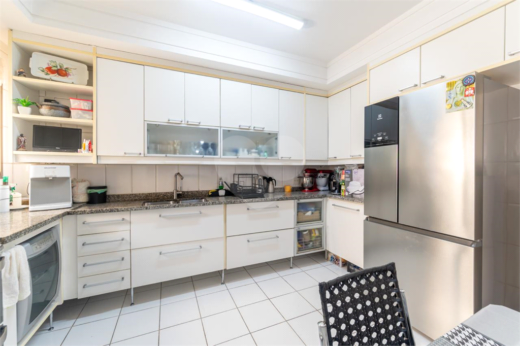 APARTAMENTO COM 3 SUÍTES E 3 VAGAS
