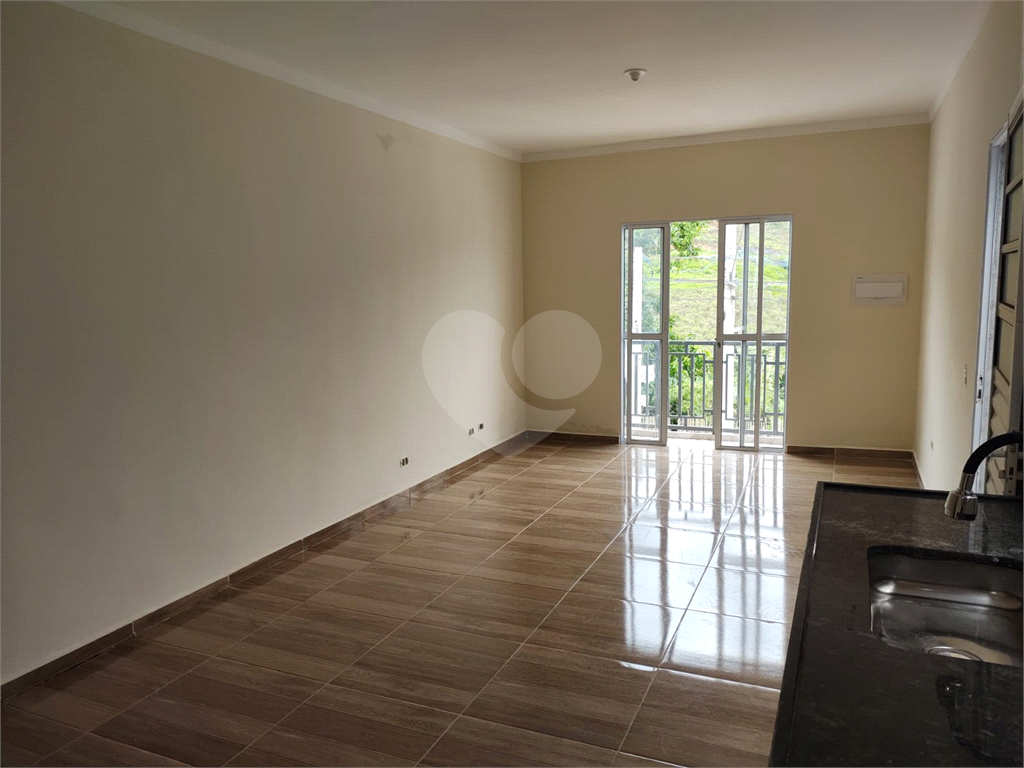 Casa à venda com 2 quartos, 60m² - Foto 1