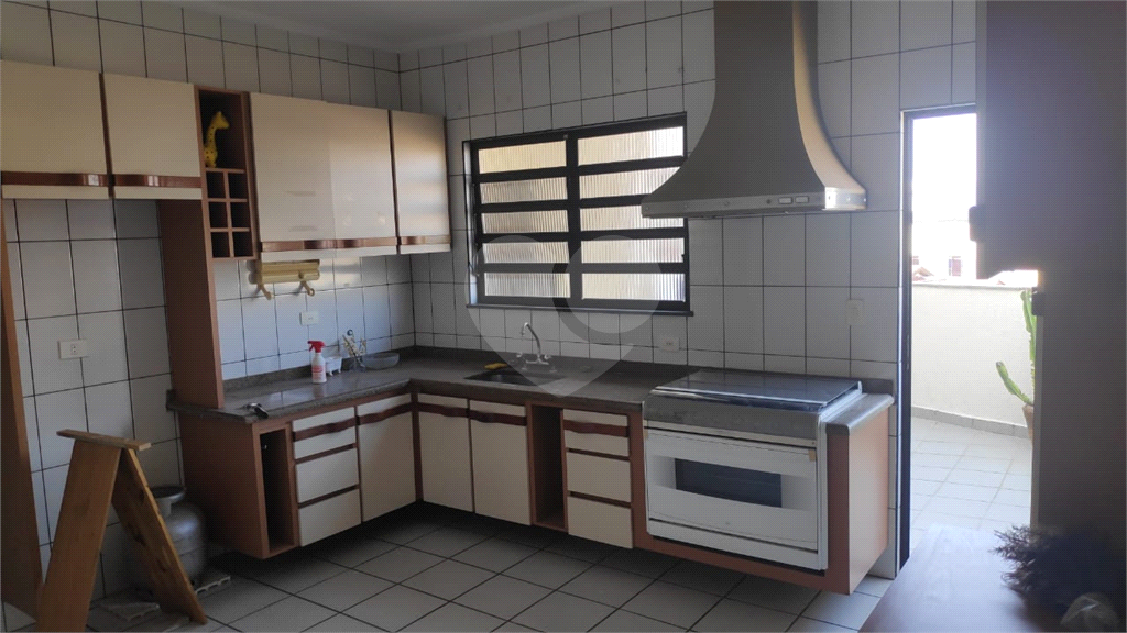 Casa grande para fins comerciais ou residenciais, localizada próximo da Estação Tucuruvi do Metrô.