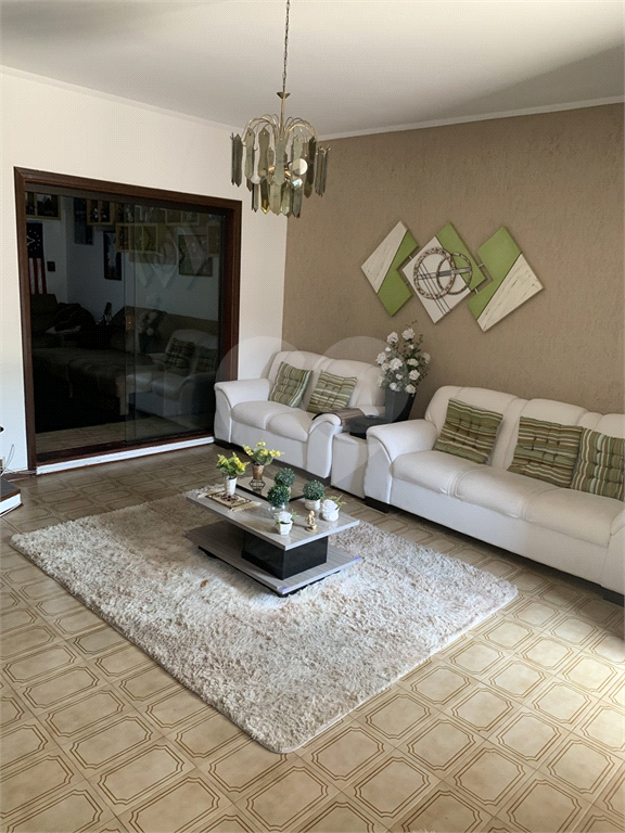 Sobrado à venda com 4 quartos, 550m² - Foto 1