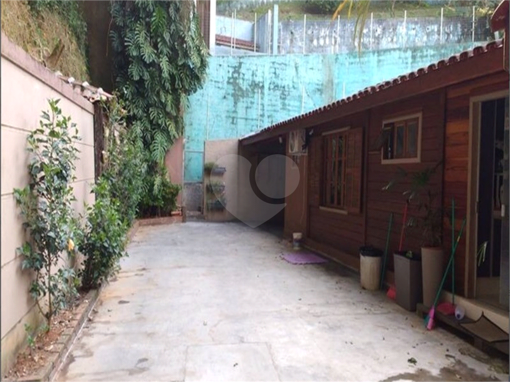 Casa à venda com 3 quartos, 300m² - Foto 12