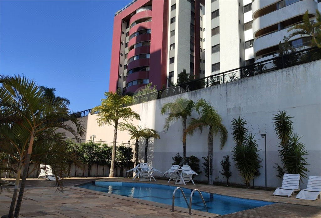 APARTAMENTO em MORUMBI