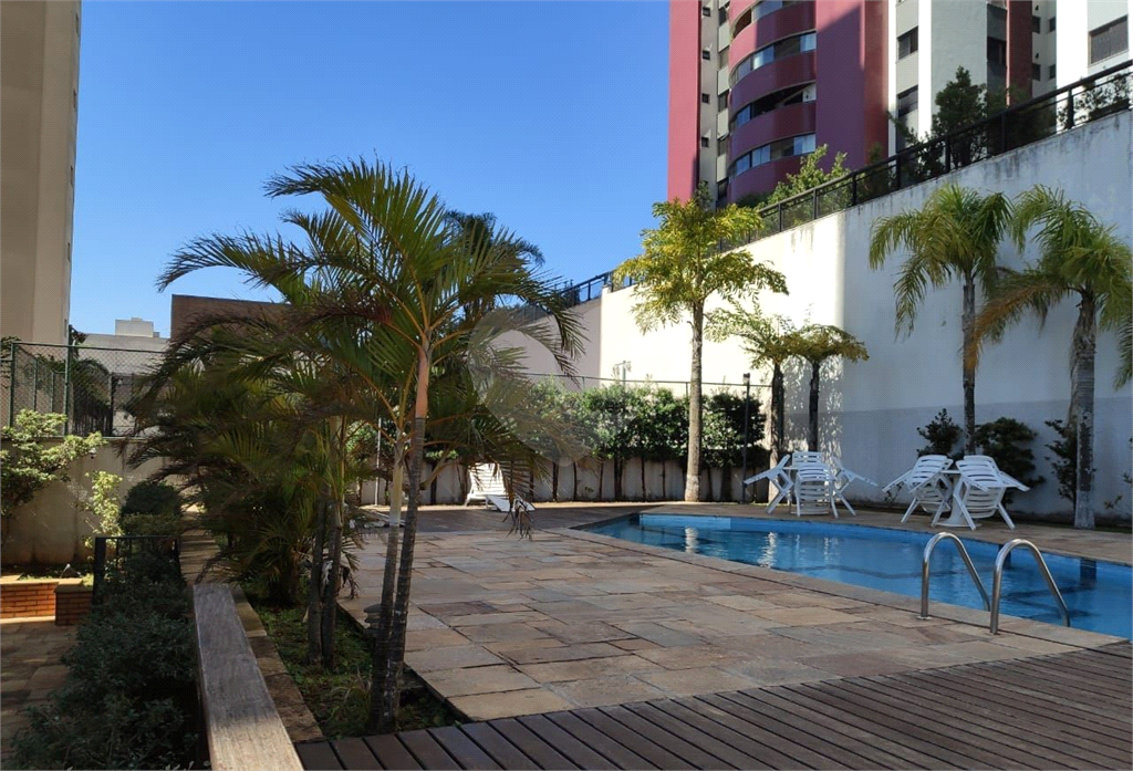 APARTAMENTO em MORUMBI