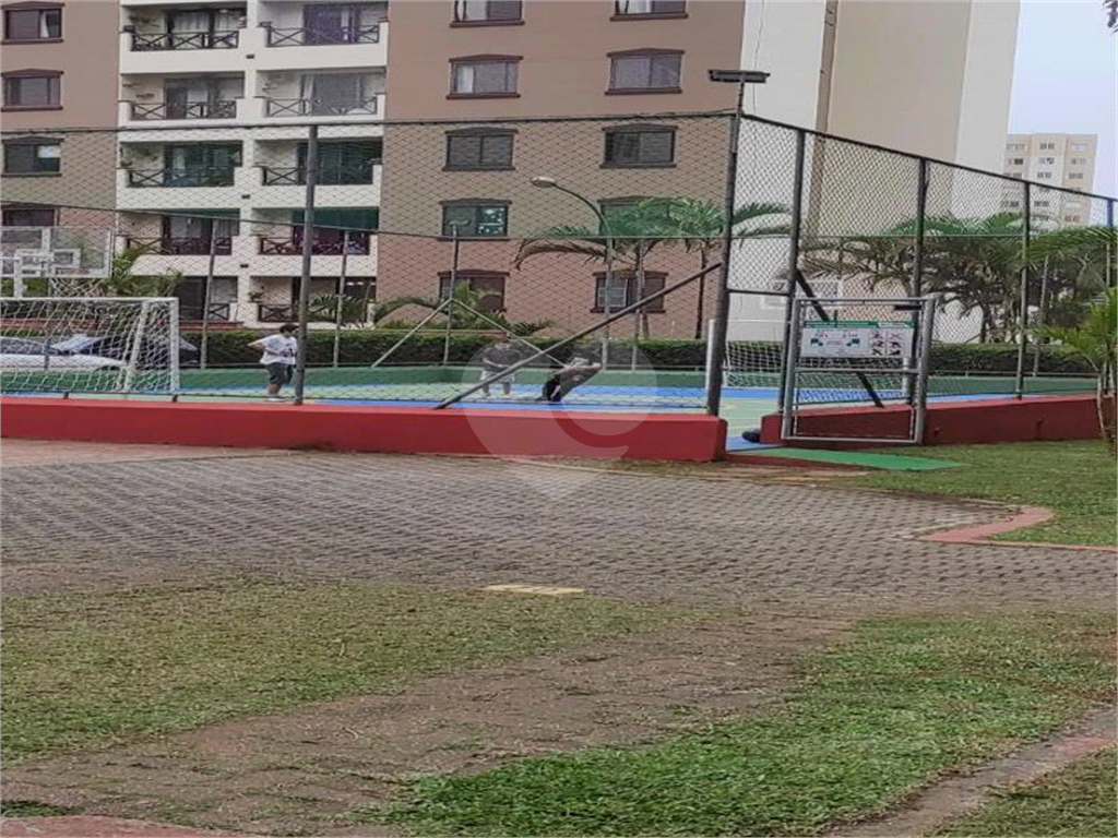 APARTAMENTO em PARQUE BRISTOL