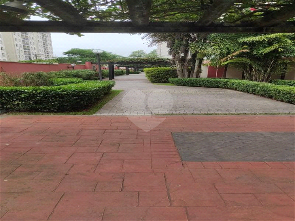 APARTAMENTO em PARQUE BRISTOL