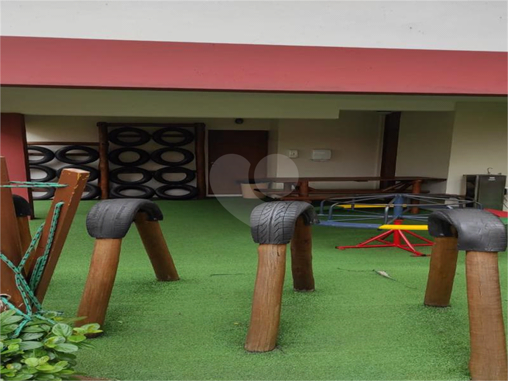 APARTAMENTO em PARQUE BRISTOL