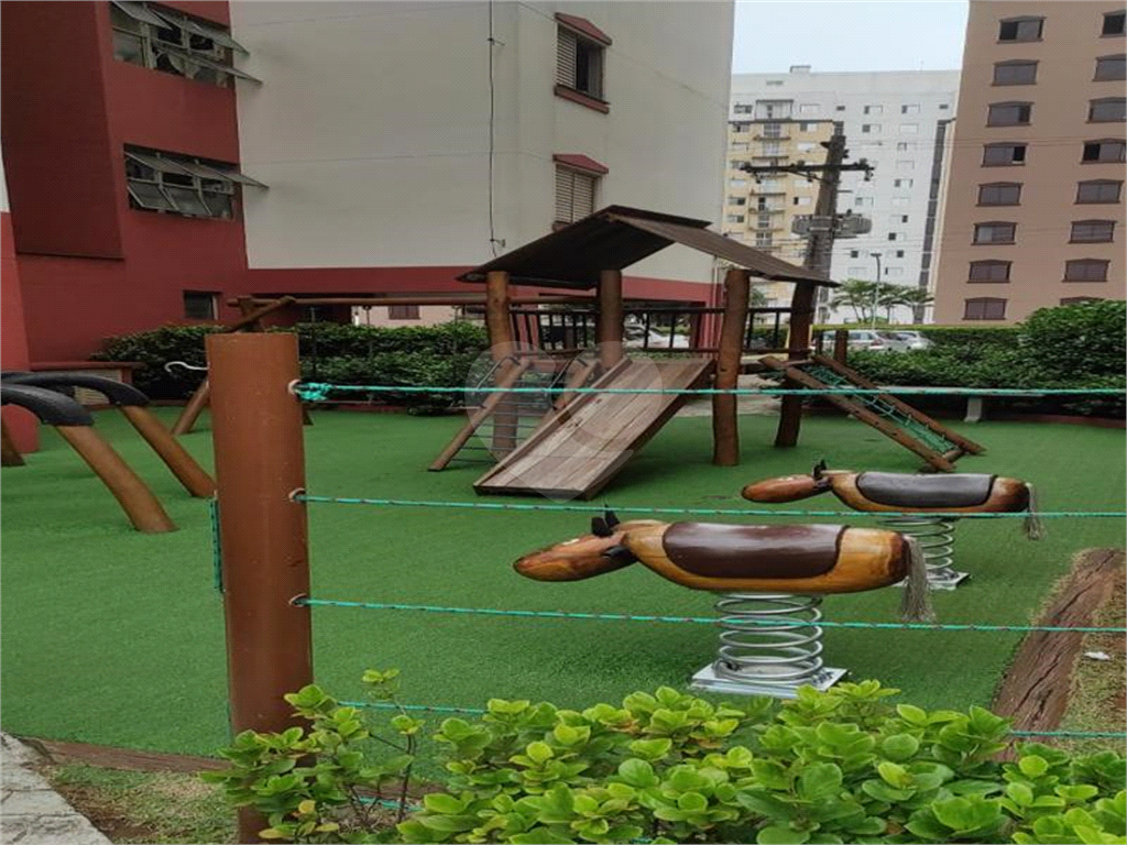 APARTAMENTO em PARQUE BRISTOL