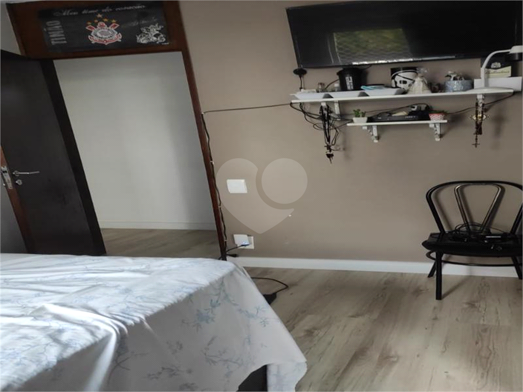 APARTAMENTO em PARQUE BRISTOL