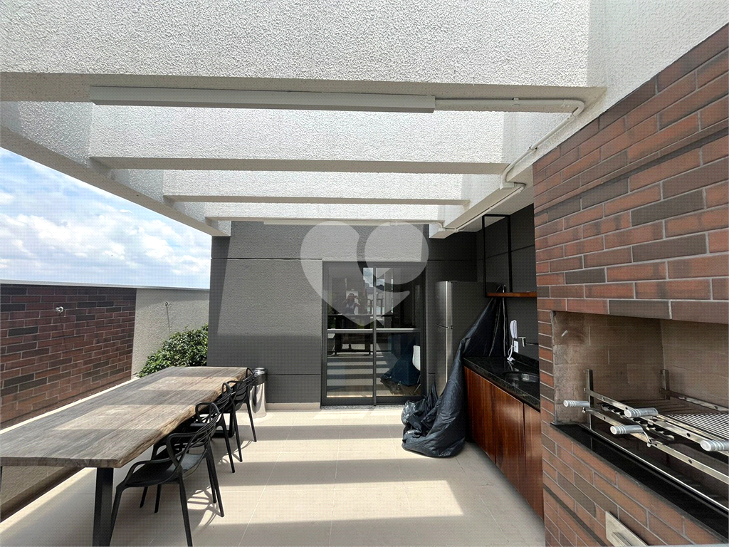 Apto de 43,1 mts² com 2 dorm, 1 sala, Varanda, Coz. e Área de Sv. e 1 Vaga 100 mts à pé Mt Pda Ingle