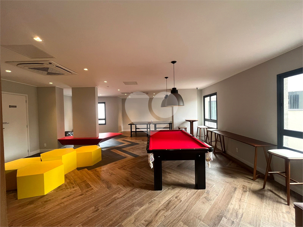 Apto de 43,1 mts² com 2 dorm, 1 sala, Varanda, Coz. e Área de Sv. e 1 Vaga 100 mts à pé Mt Pda Ingle