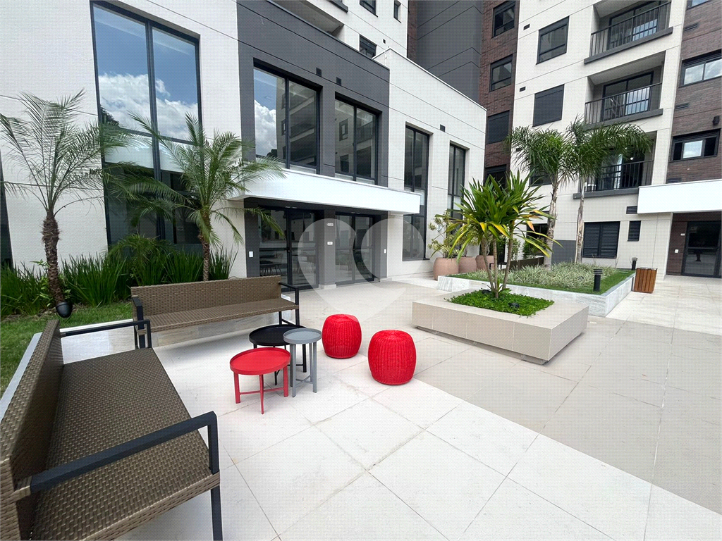 Apto de 43,1 mts² com 2 dorm, 1 sala, Varanda, Coz. e Área de Sv. e 1 Vaga 100 mts à pé Mt Pda Ingle