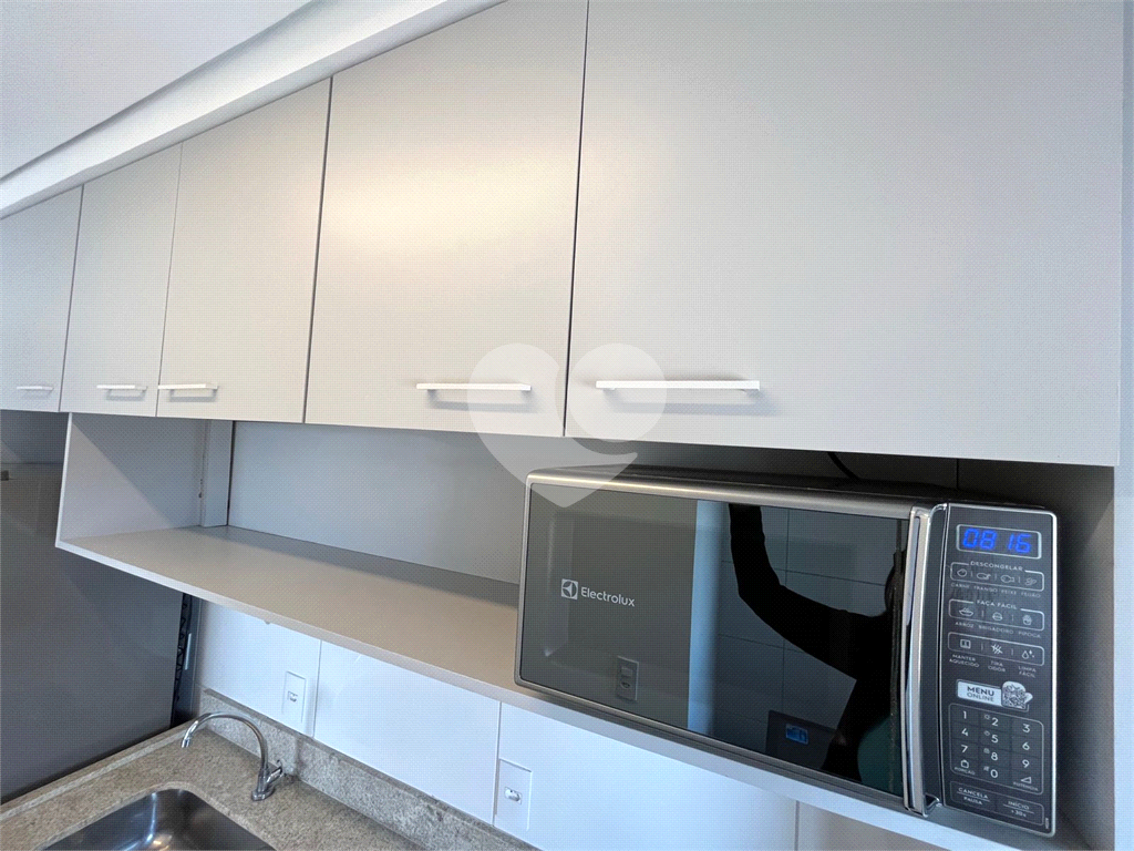 Apto de 43,1 mts² com 2 dorm, 1 sala, Varanda, Coz. e Área de Sv. e 1 Vaga 100 mts à pé Mt Pda Ingle