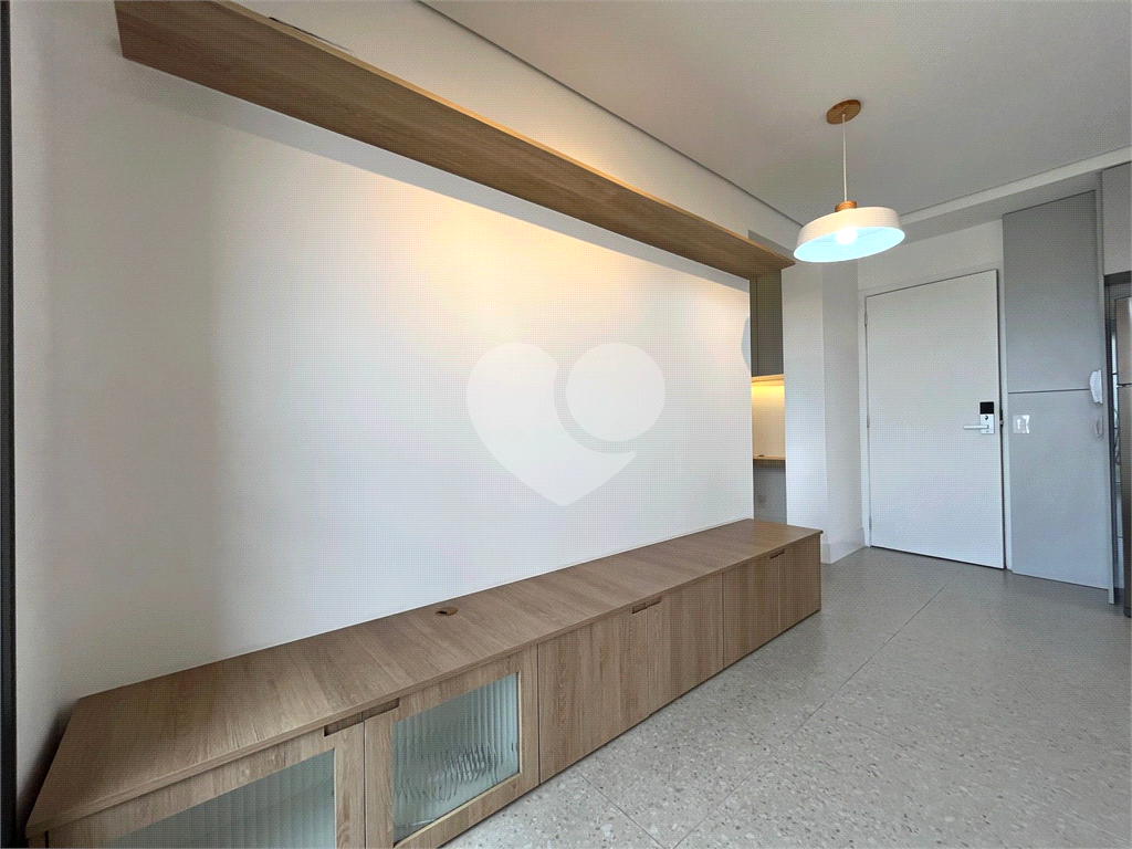 Apto de 43,1 mts² com 2 dorm, 1 sala, Varanda, Coz. e Área de Sv. e 1 Vaga 100 mts à pé Mt Pda Ingle